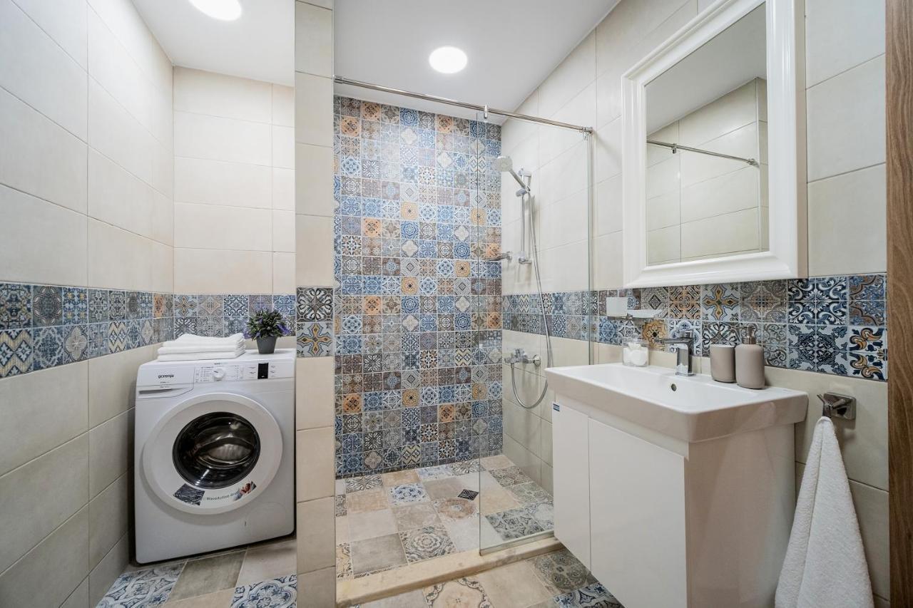 Comfy Luxury Center Apartment Варна Экстерьер фото