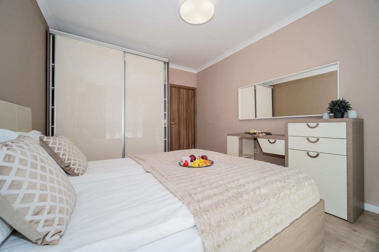 Comfy Luxury Center Apartment Варна Экстерьер фото